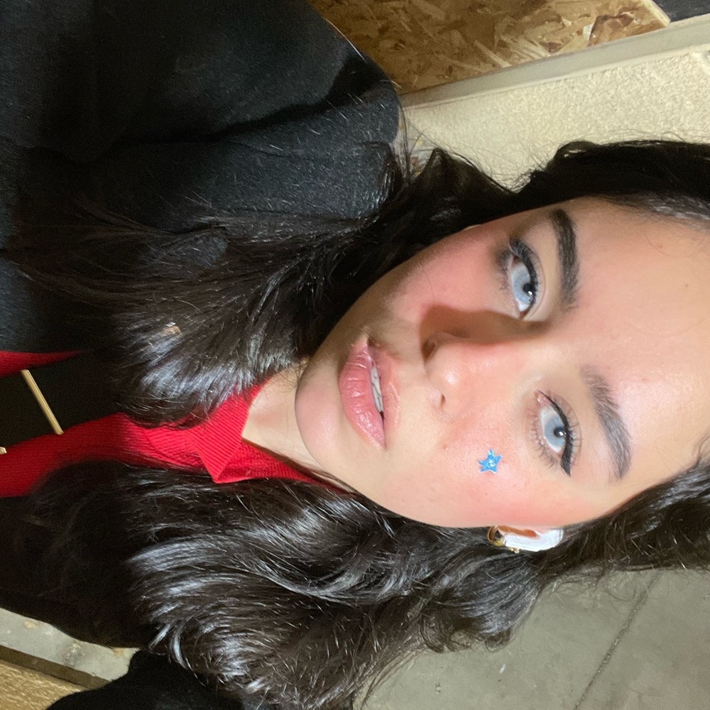 Meet your Posher, Yasmine